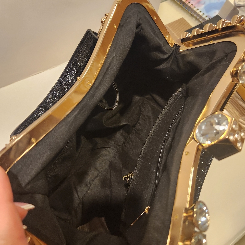 Tucci. Women's bag in black. Made of genuine patent leather. Accessories - Picture 7 of 12
